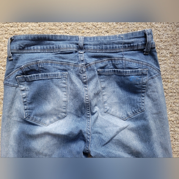 Distressed two tone patchwork jeans - Picture 6 of 6